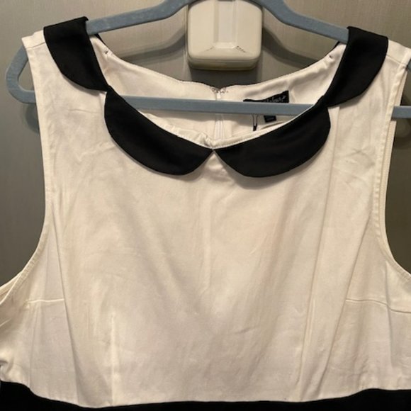 Smak Parlour Black & White Flower Model Maven Flare Dress - NWT - Picture 8 of 14